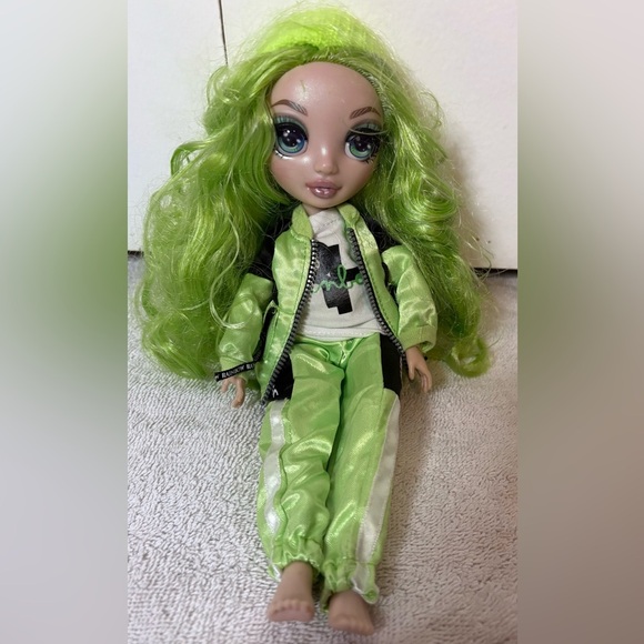 Rainbow High Winter Break Jade Hunter Doll - Picture 1 of 5